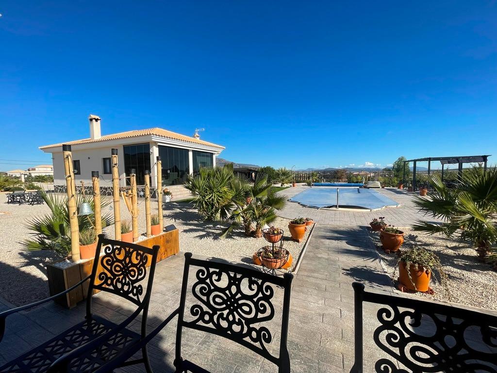 For sale - 3 Bedroom 2 Bathroom Villa in Pinoso - Camino Del Prado  - Alicante