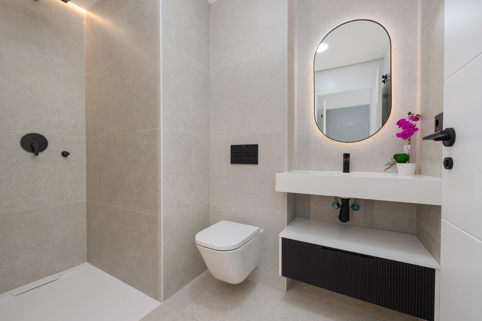 For sale - 2 Bedroom 2 Bathroom Penthouse in Guardamar del Segura - Avda del Puerto  - Alicante