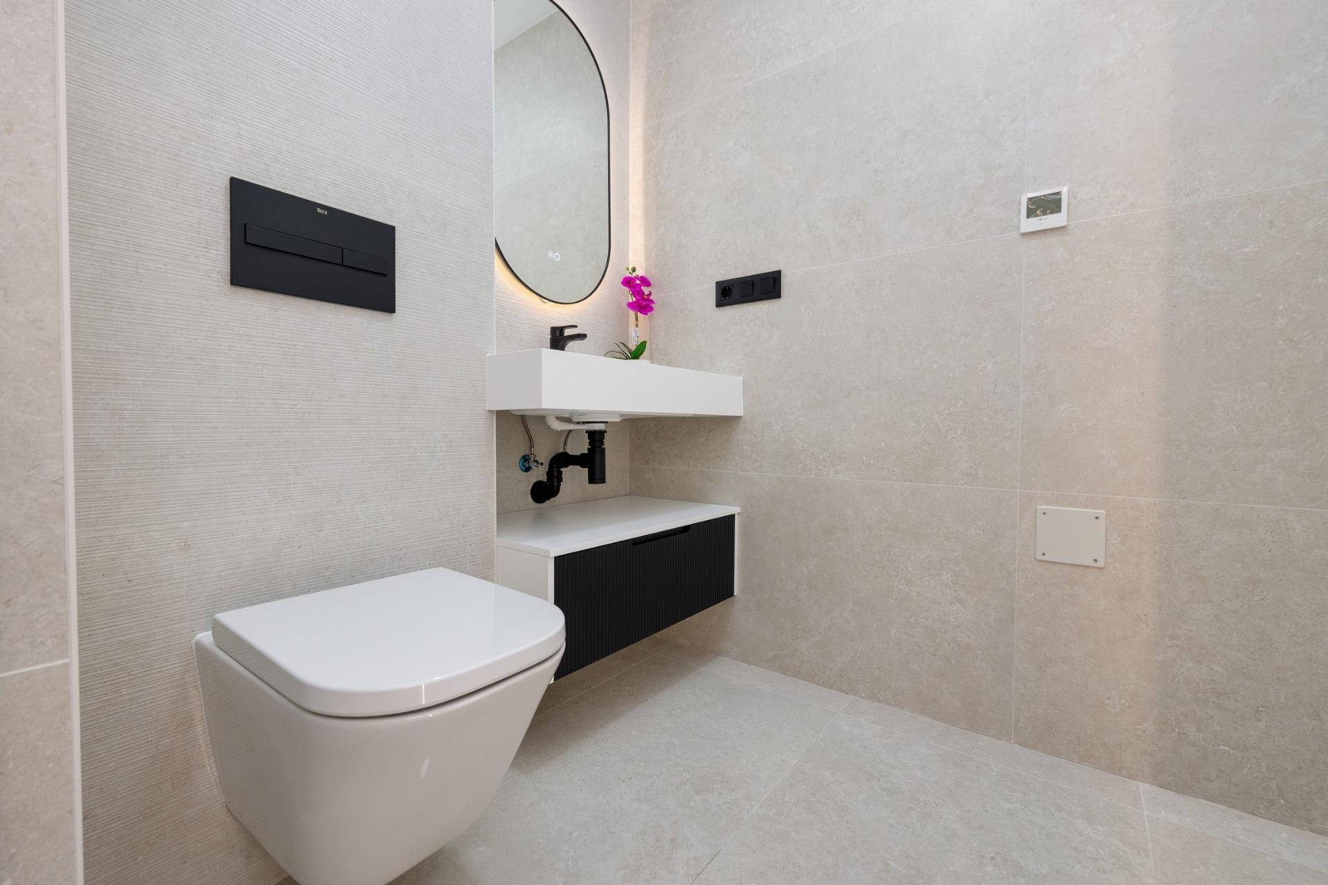 For sale - 2 Bedroom 2 Bathroom Penthouse in Guardamar del Segura - Avda del Puerto  - Alicante