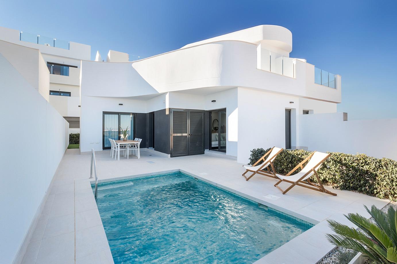 For sale - 3 Bedroom 2 Bathroom Villa in Torrevieja - Lago Jardín II  - Alicante