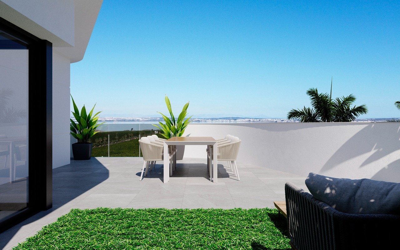 For sale - 3 Bedroom 2 Bathroom Villa in Torrevieja - Lago Jardín II  - Alicante