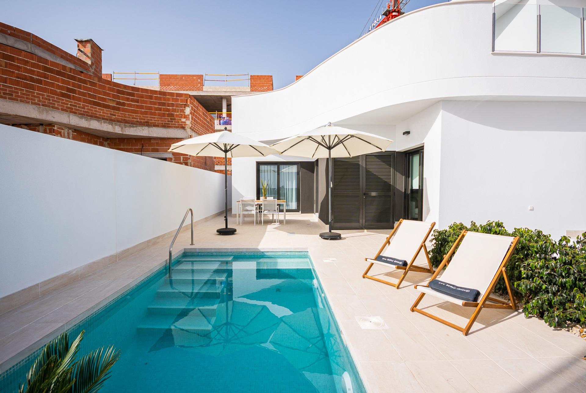 For sale - 3 Bedroom 2 Bathroom Villa in Torrevieja - Lago Jardín II  - Alicante