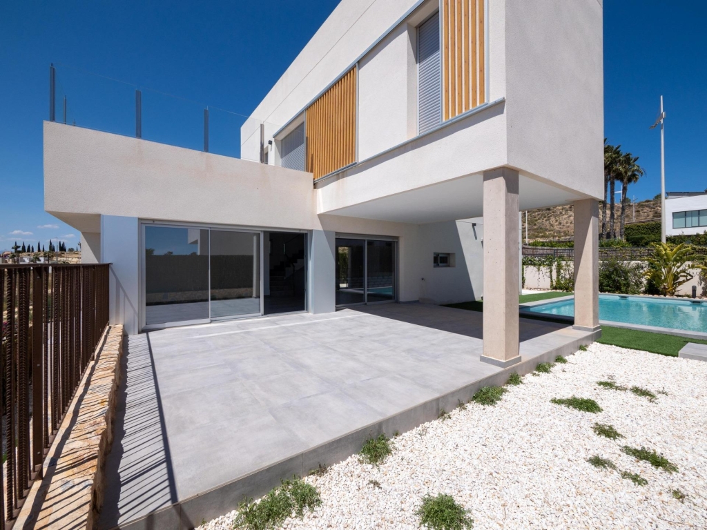 4 Bedroom 3 Bathroom Villa in Algorfa