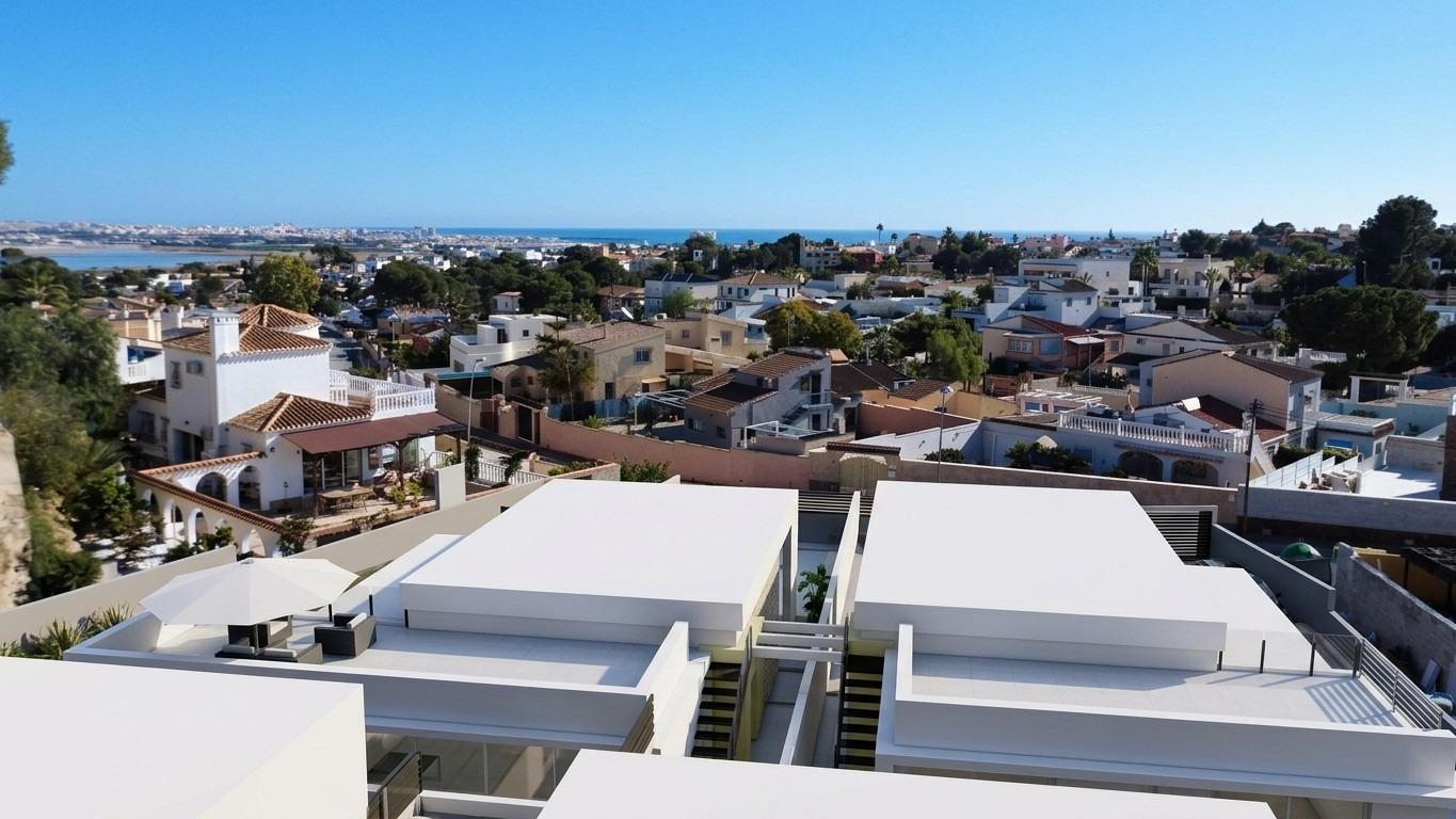 For sale - 3 Bedroom 2 Bathroom Villa in Torrevieja - Los Balcones  - Alicante