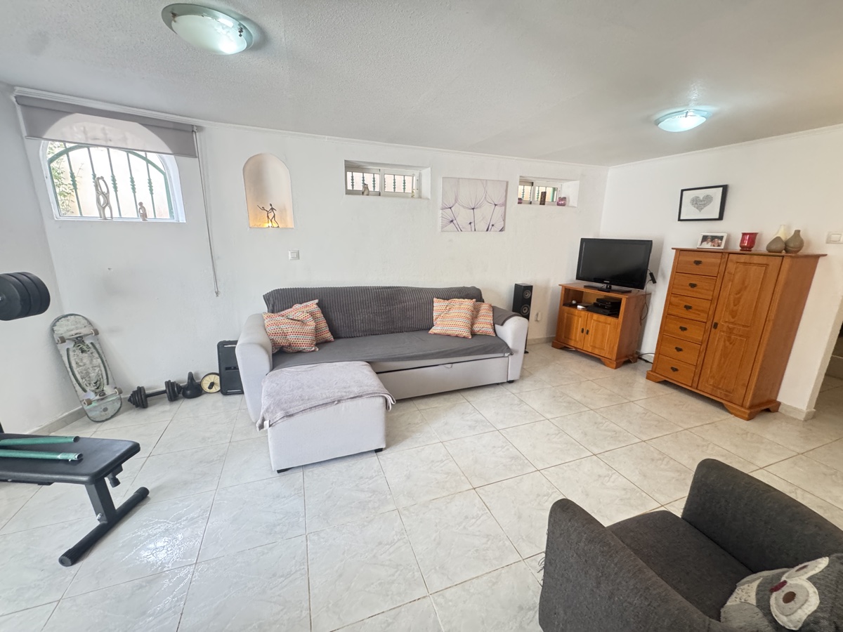 For sale - 4 Bedroom 2 Bathroom Villa in Villamartin - , Villamartin, Alicante, Spain - Alicante
