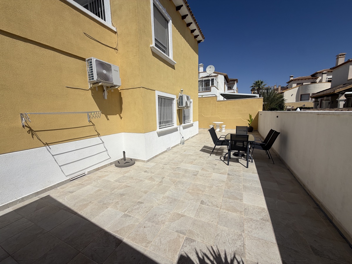 For sale - 3 Bedroom 3 Bathroom Villa in Villamartin - , Villamartin, Alicante, Spain - Alicante