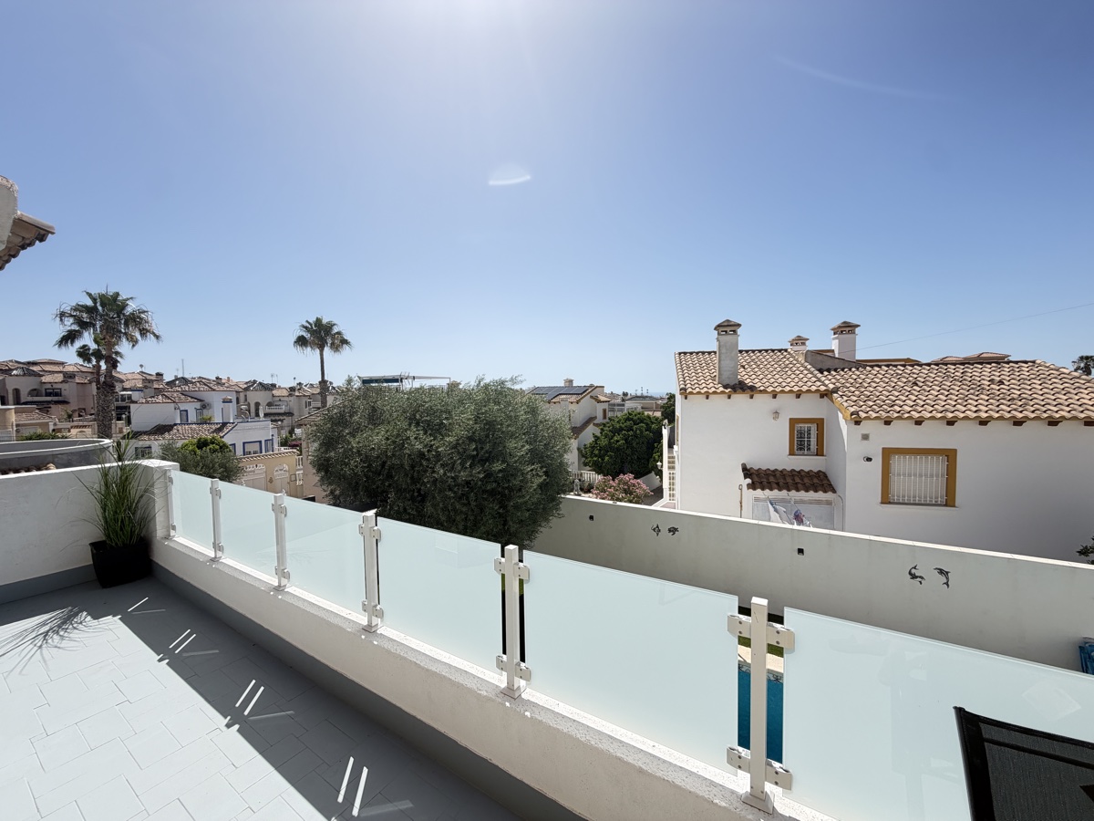 For sale - 3 Bedroom 3 Bathroom Villa in Villamartin - , Villamartin, Alicante, Spain - Alicante