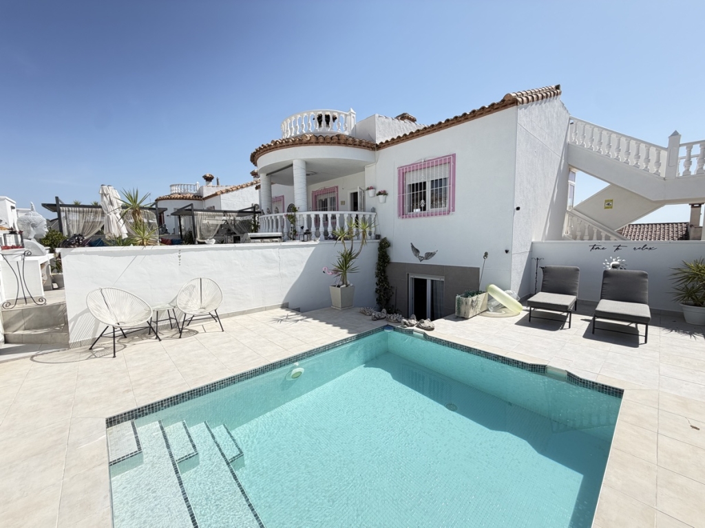 3 Bedroom 2 Bathroom Villa in San Miguel De Salinas