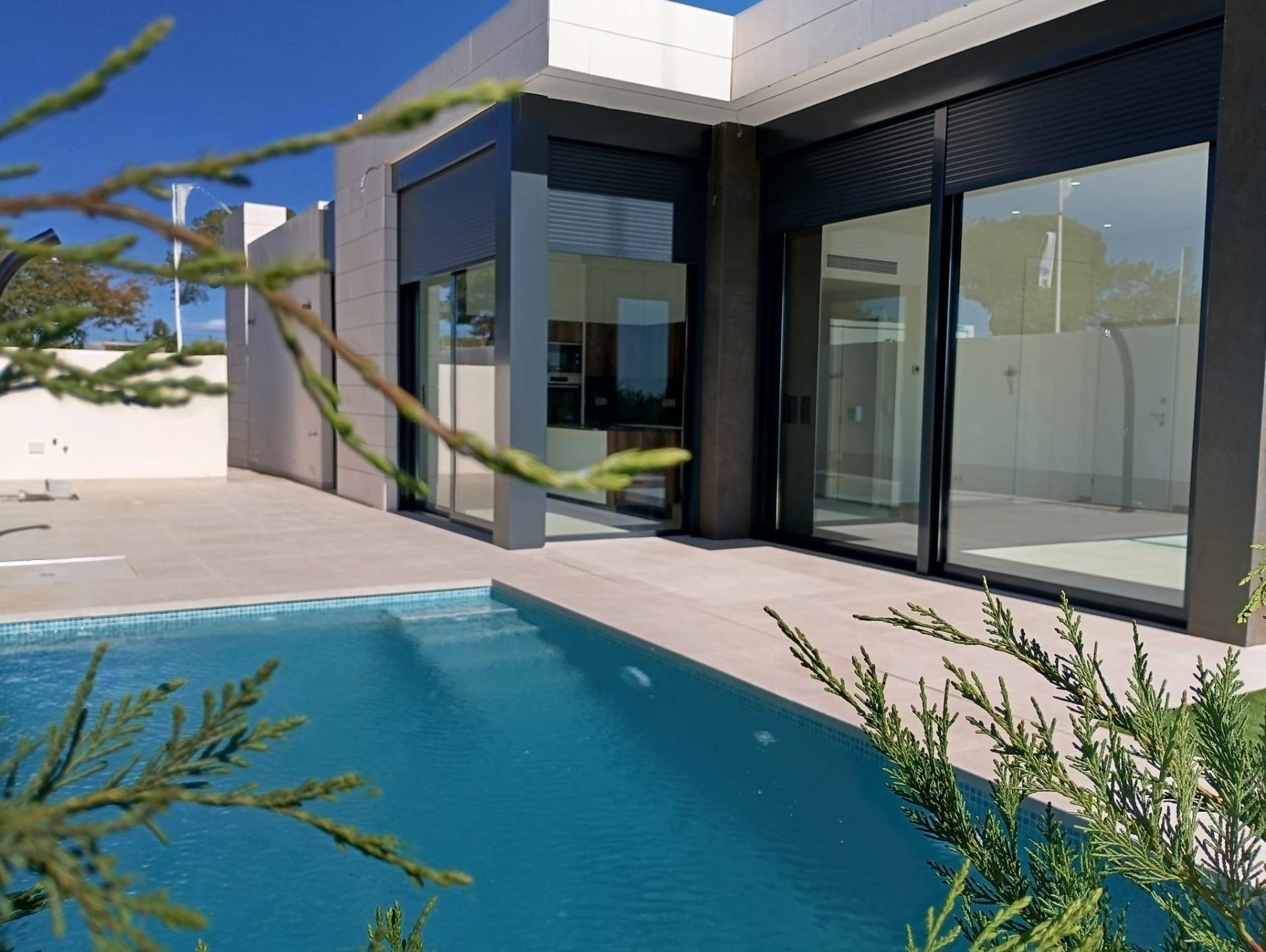 For sale - 3 Bedroom 2 Bathroom Villa in Pilar de La Horadada - Lo Romero Golf  - Alicante