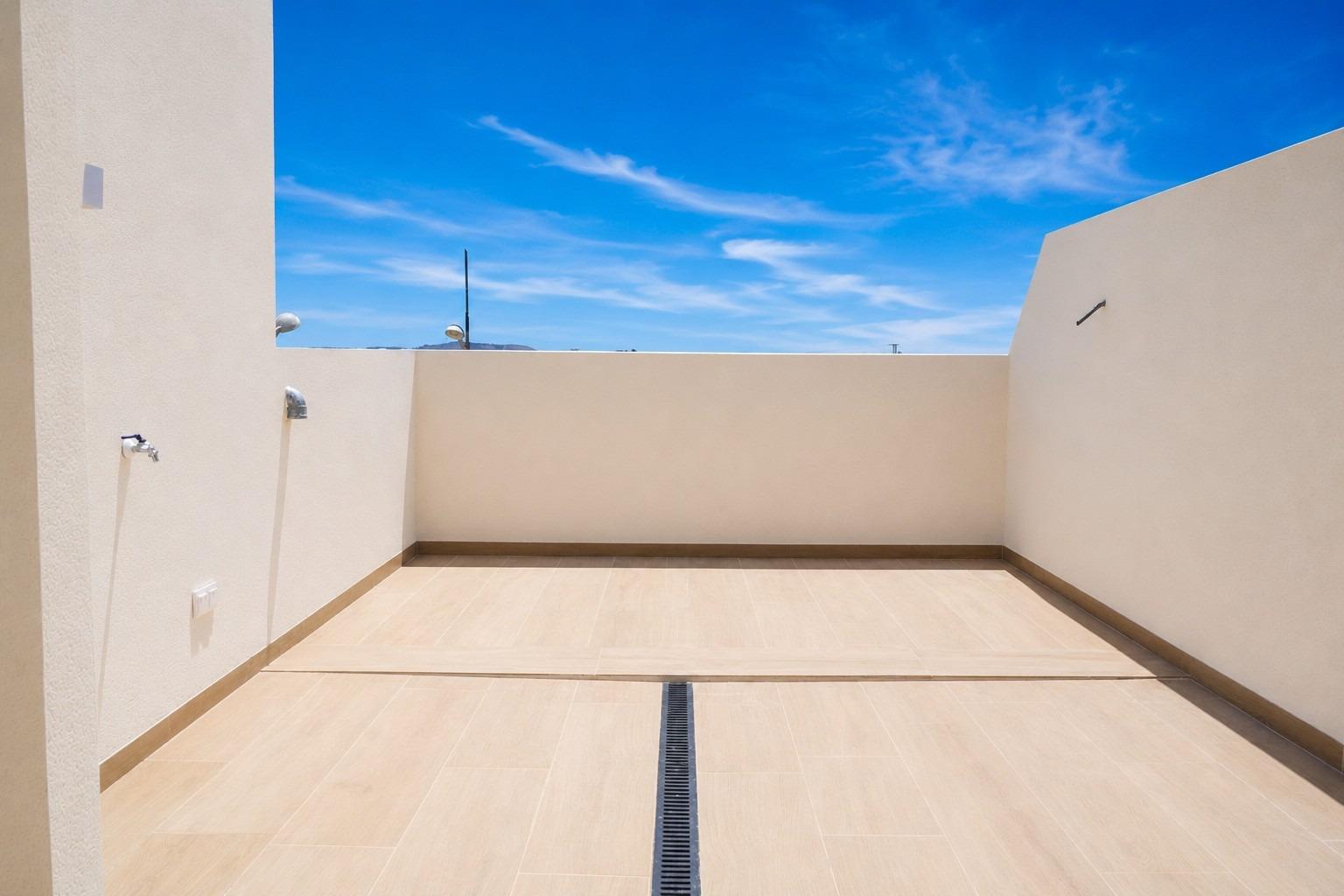 For sale - 3 Bedroom 3 Bathroom Town House in Dolores - Sector 2  - Alicante