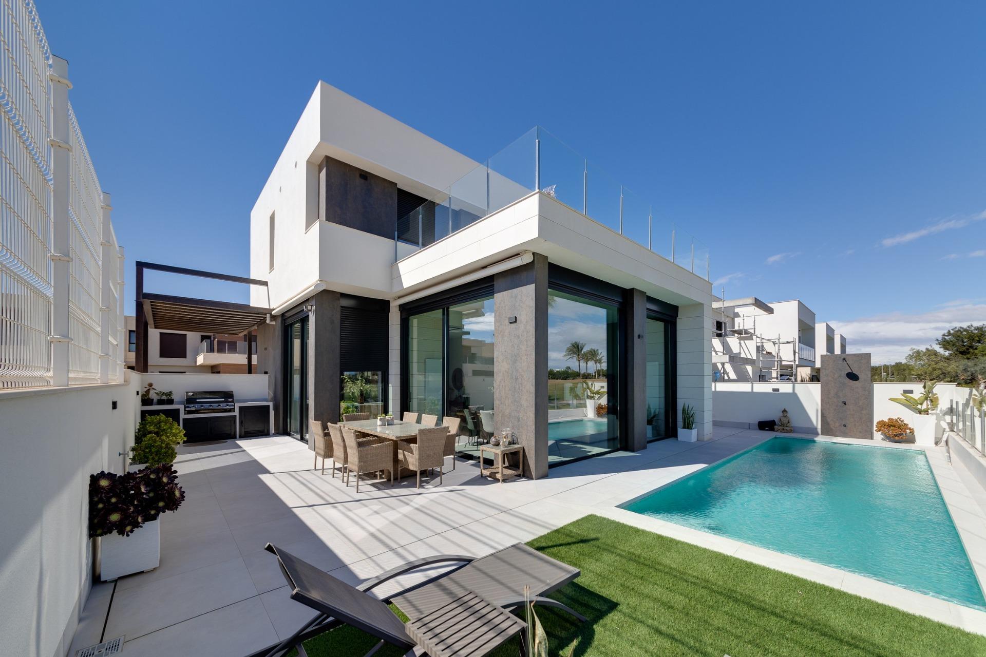 For sale - 3 Bedroom 2 Bathroom Villa in Pilar de La Horadada - Lo Romero Golf  - Alicante