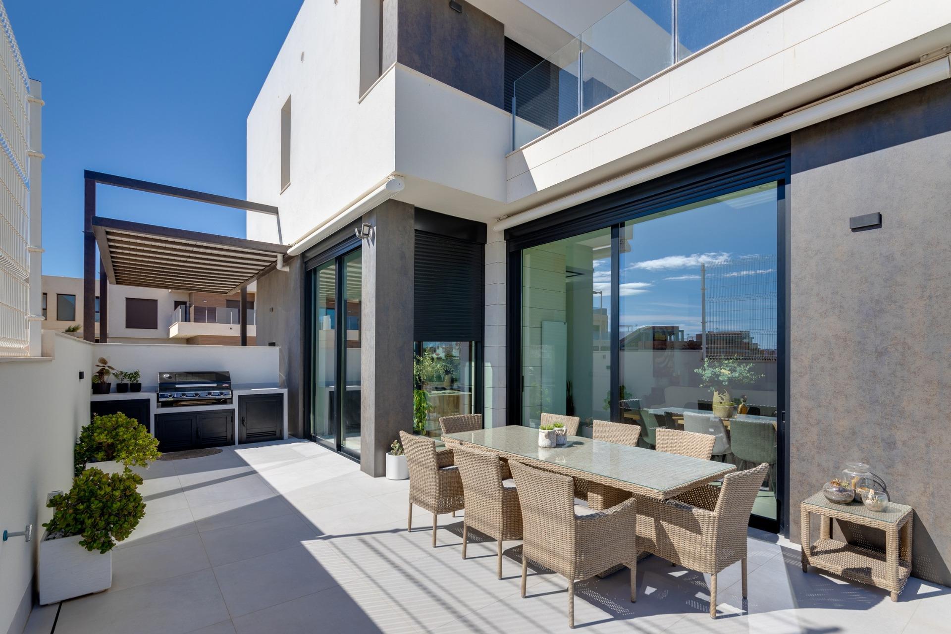 For sale - 3 Bedroom 2 Bathroom Villa in Pilar de La Horadada - Lo Romero Golf  - Alicante