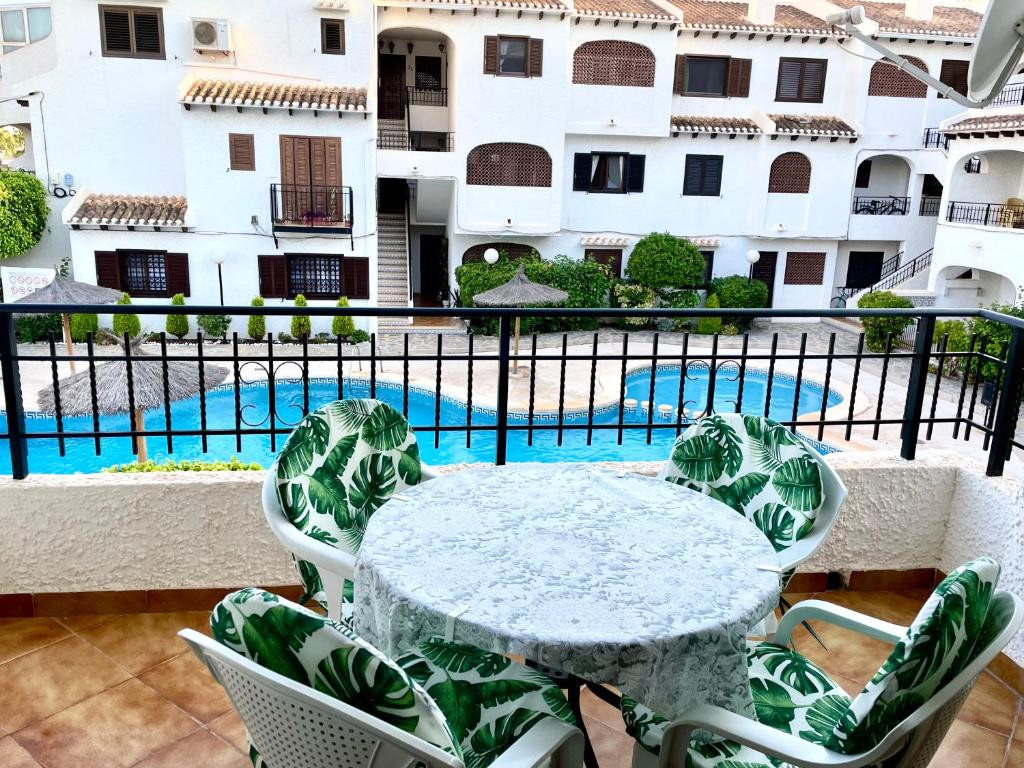 For sale - 2 Bedroom 1 Bathroom Apartment in Cabo Roig - Costa Blanca  - Alicante
