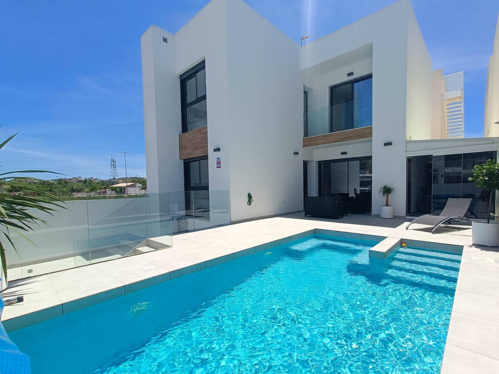 5 Bedroom 4 Bathroom Villa in Rojales