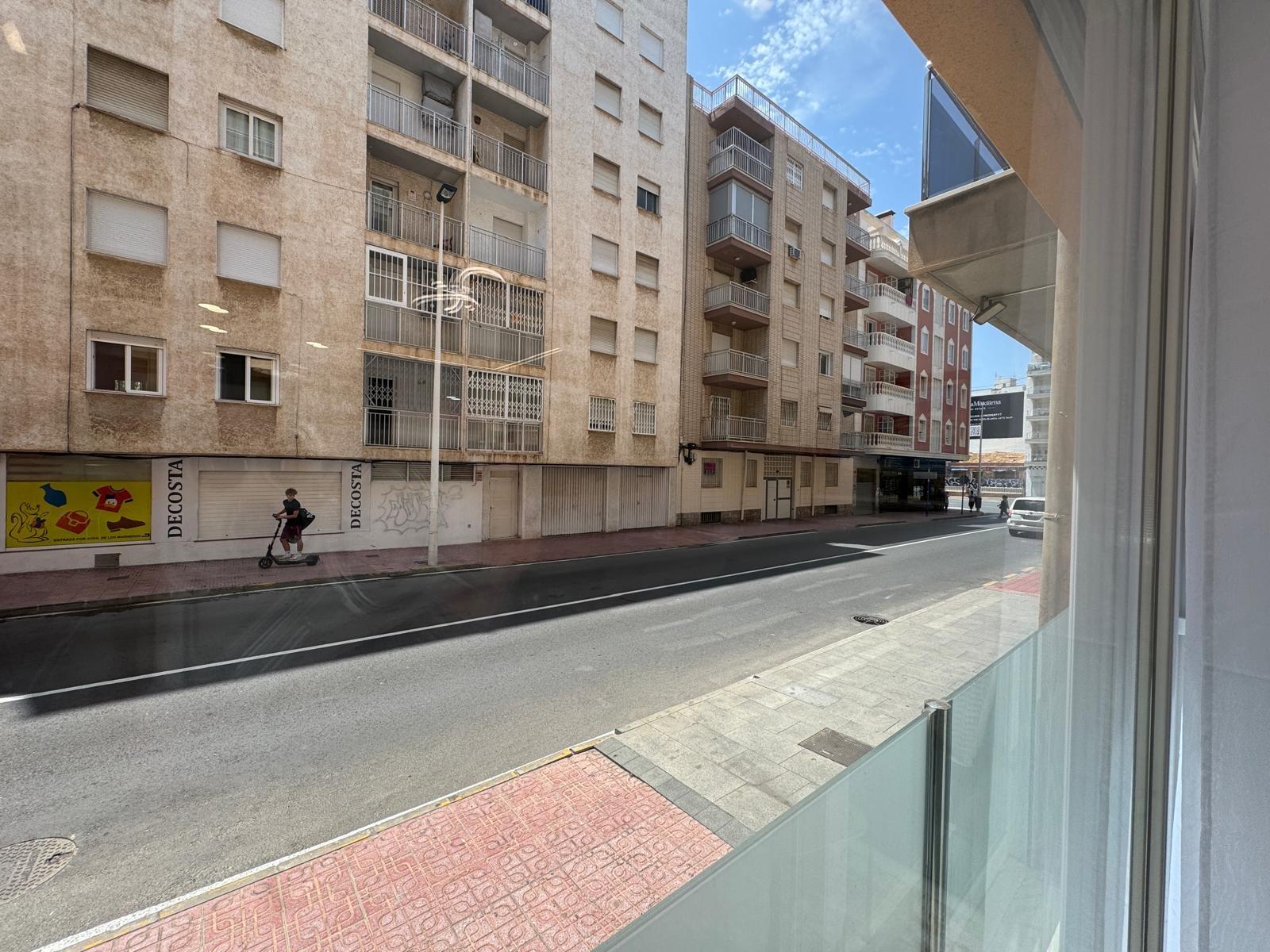For sale - 2 Bedroom 2 Bathroom Apartment in Torrevieja - Estacion De Autobuses  - Alicante