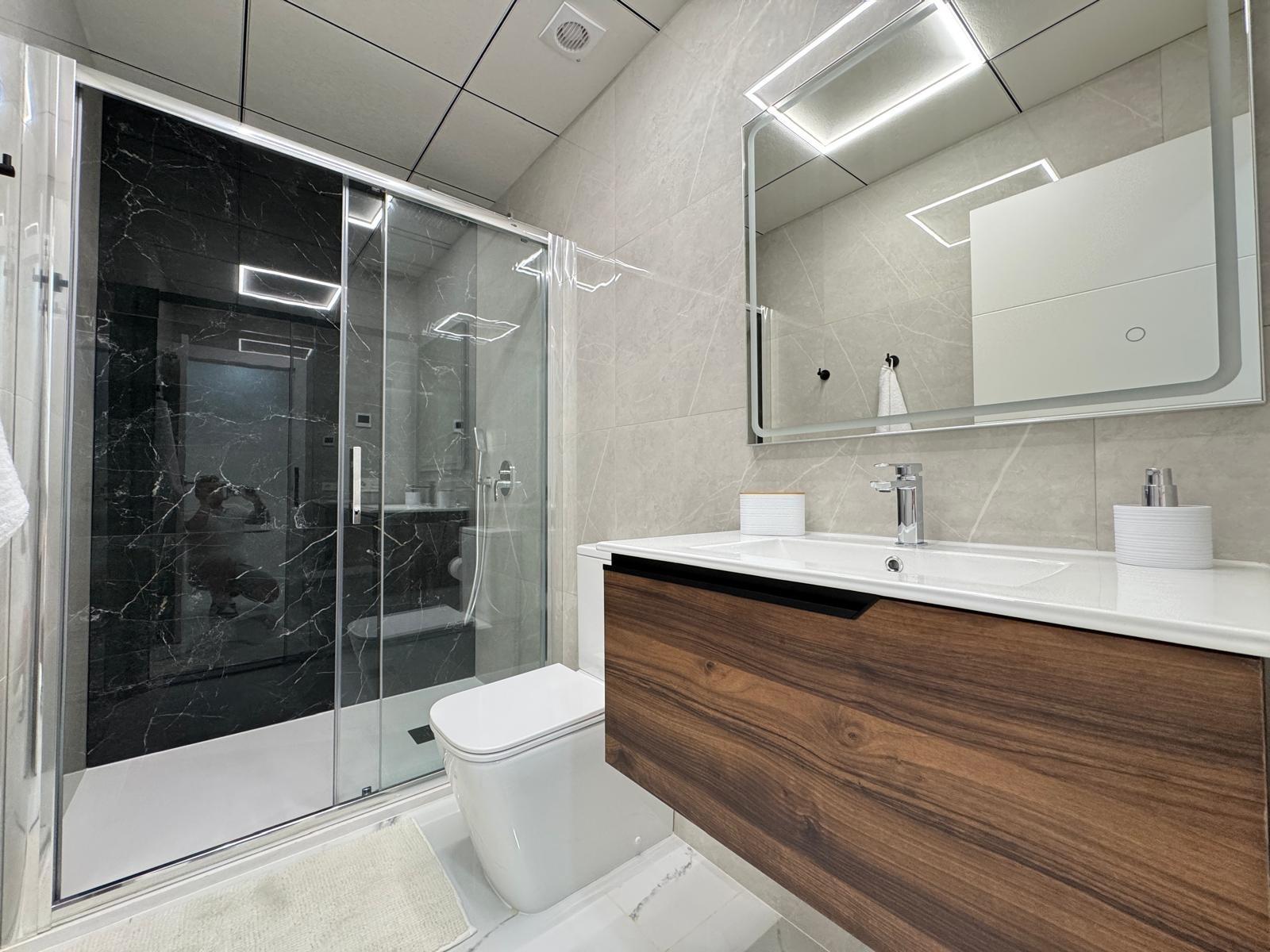 For sale - 2 Bedroom 2 Bathroom Apartment in Torrevieja - Estacion De Autobuses  - Alicante