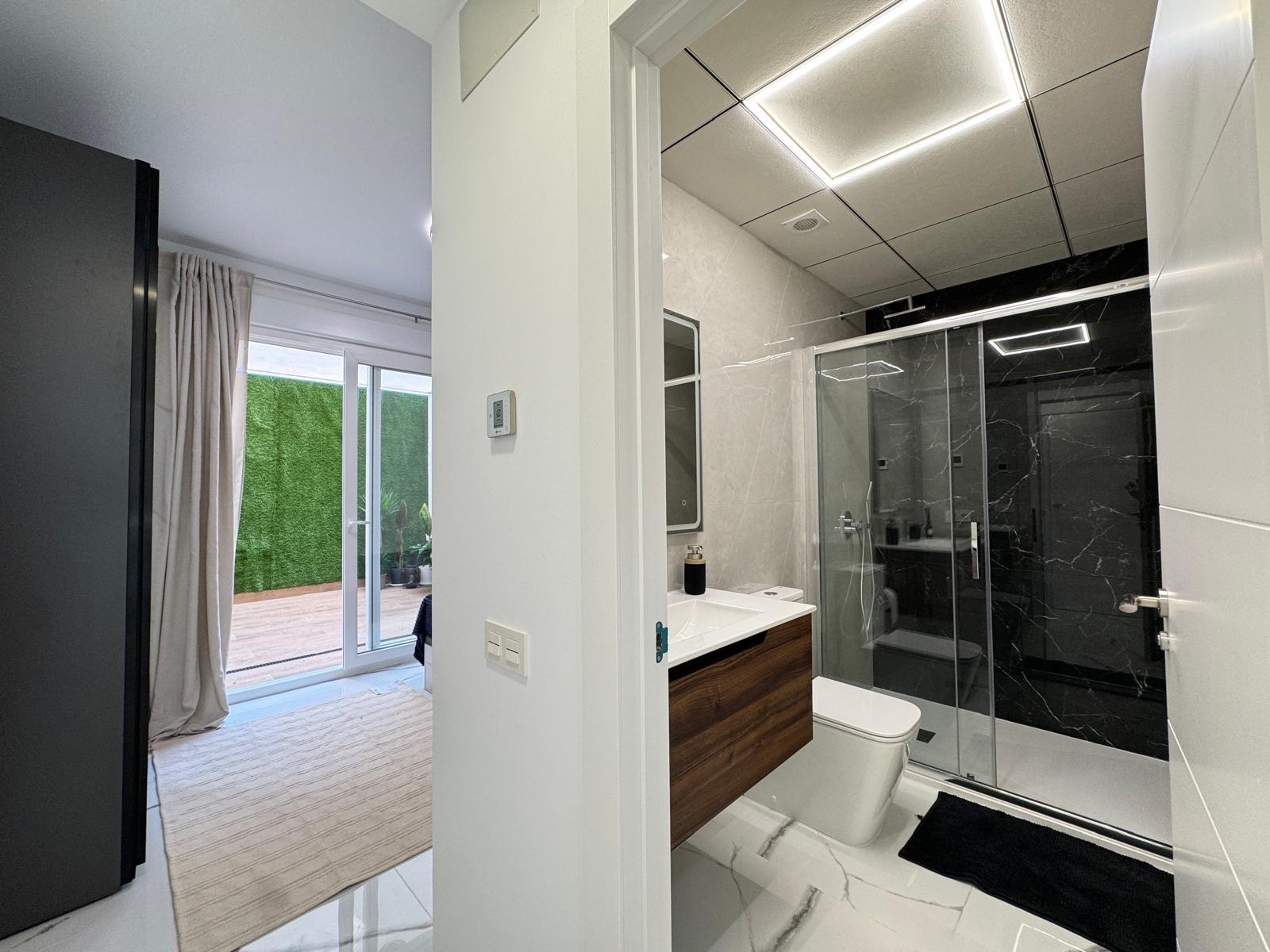 For sale - 2 Bedroom 2 Bathroom Apartment in Torrevieja - Estacion De Autobuses  - Alicante