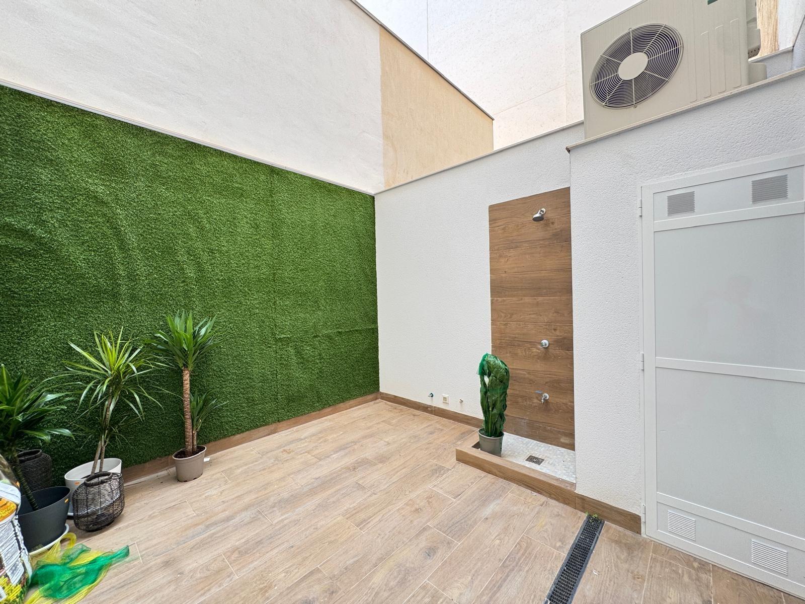 For sale - 2 Bedroom 2 Bathroom Apartment in Torrevieja - Estacion De Autobuses  - Alicante