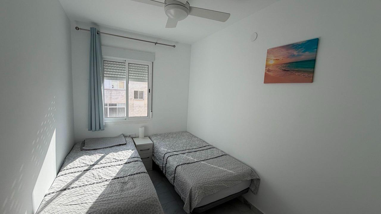For sale - 3 Bedroom 2 Bathroom Apartment in Torrevieja - Curva Del Palangre  - Alicante