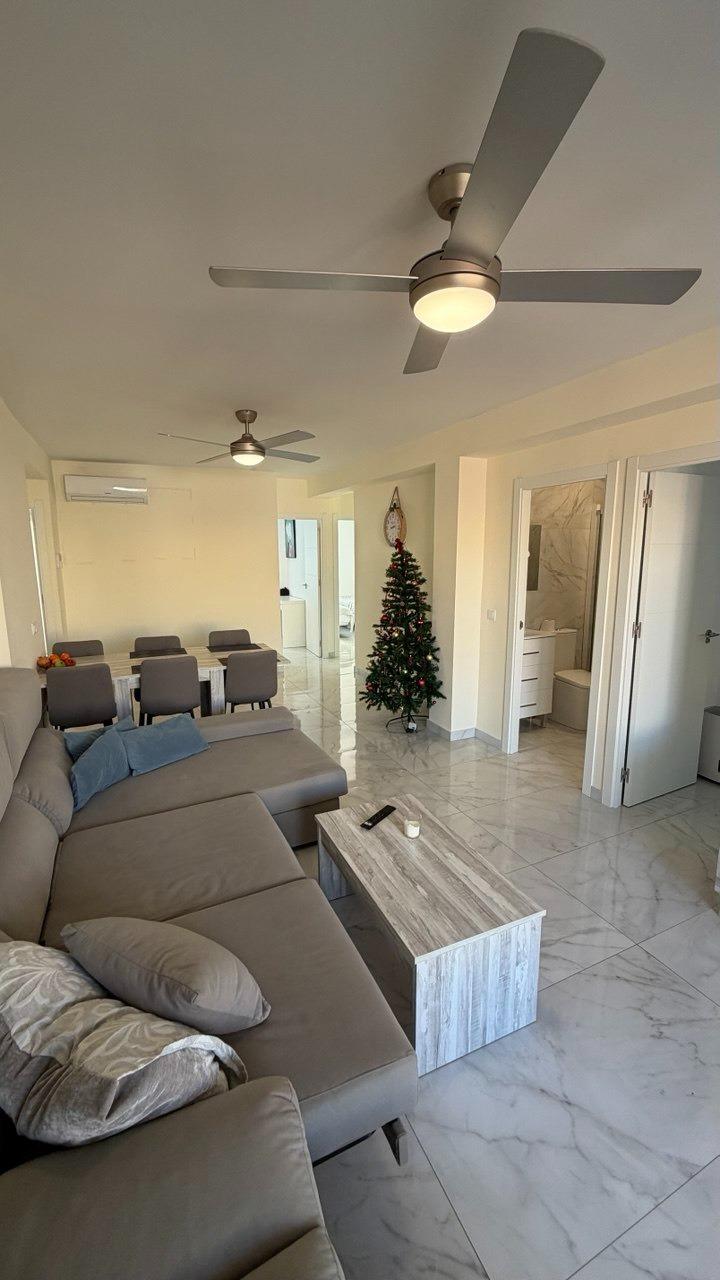 For sale - 3 Bedroom 2 Bathroom Apartment in Torrevieja - Curva Del Palangre  - Alicante