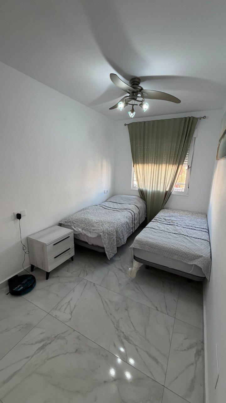 For sale - 3 Bedroom 2 Bathroom Apartment in Torrevieja - Curva Del Palangre  - Alicante
