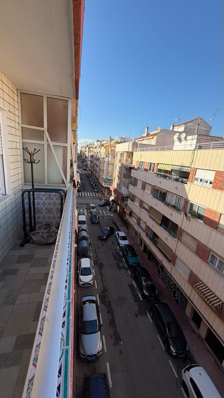 For sale - 3 Bedroom 2 Bathroom Apartment in Torrevieja - Curva Del Palangre  - Alicante