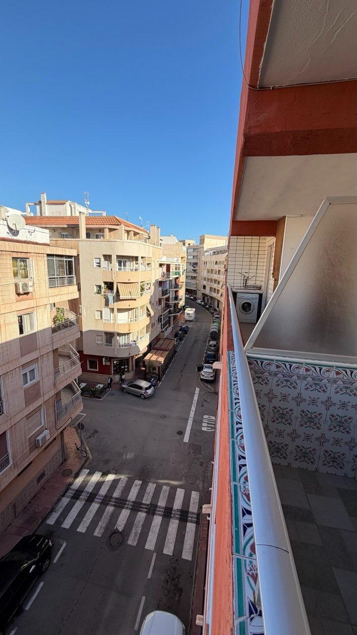 For sale - 3 Bedroom 2 Bathroom Apartment in Torrevieja - Curva Del Palangre  - Alicante