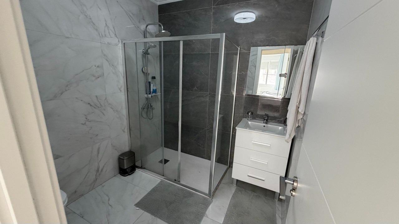 For sale - 3 Bedroom 2 Bathroom Apartment in Torrevieja - Curva Del Palangre  - Alicante