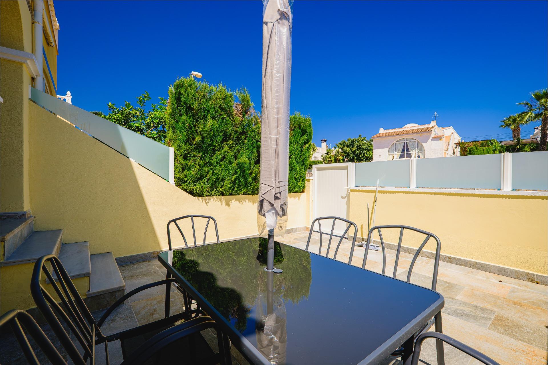 Sold - SOLD!_3 Bedroom 2 Bathroom Town House in Villamartin - Las Filipinas  - Alicante
