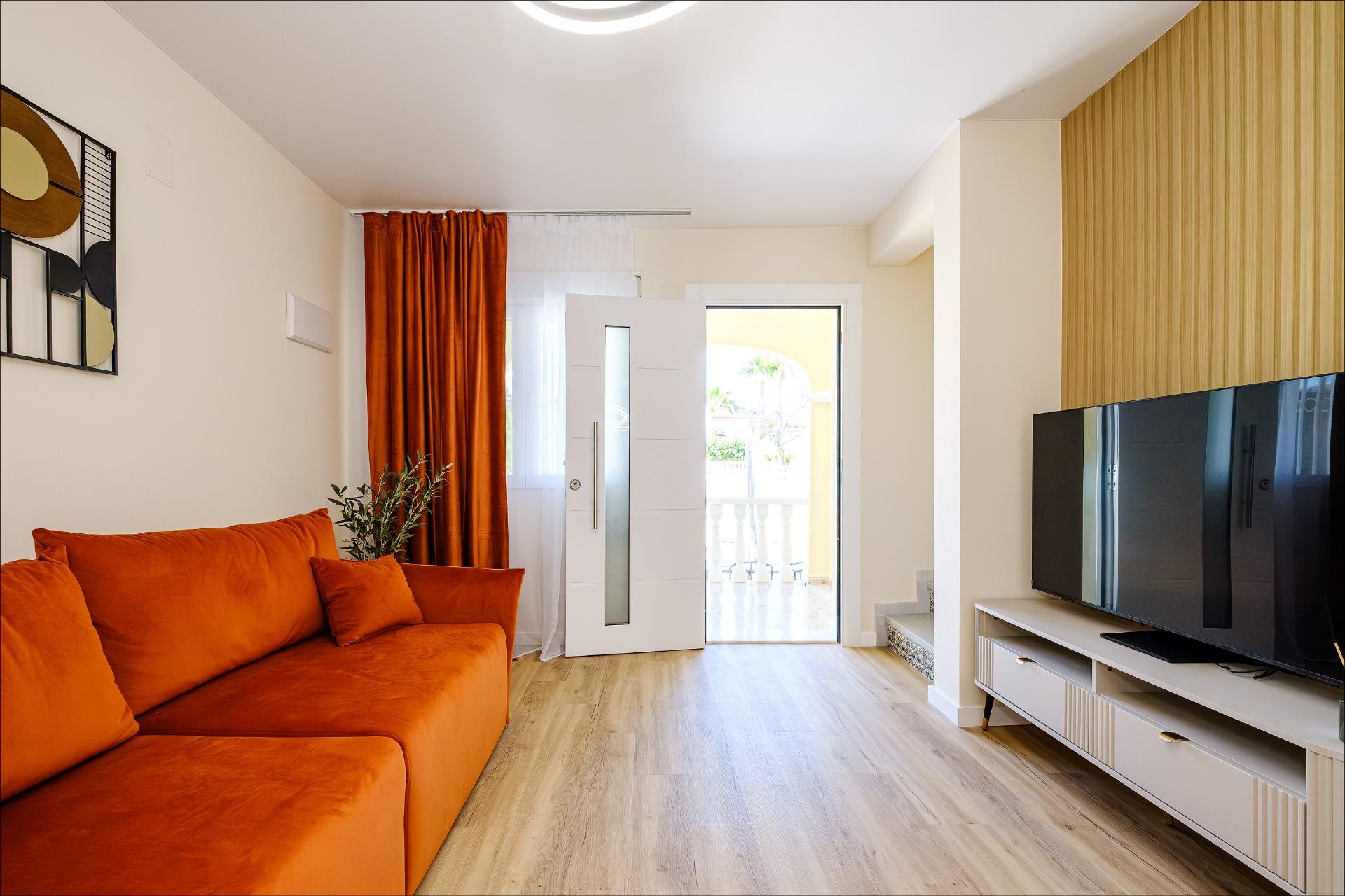 Sold - SOLD!_3 Bedroom 2 Bathroom Town House in Villamartin - Las Filipinas  - Alicante