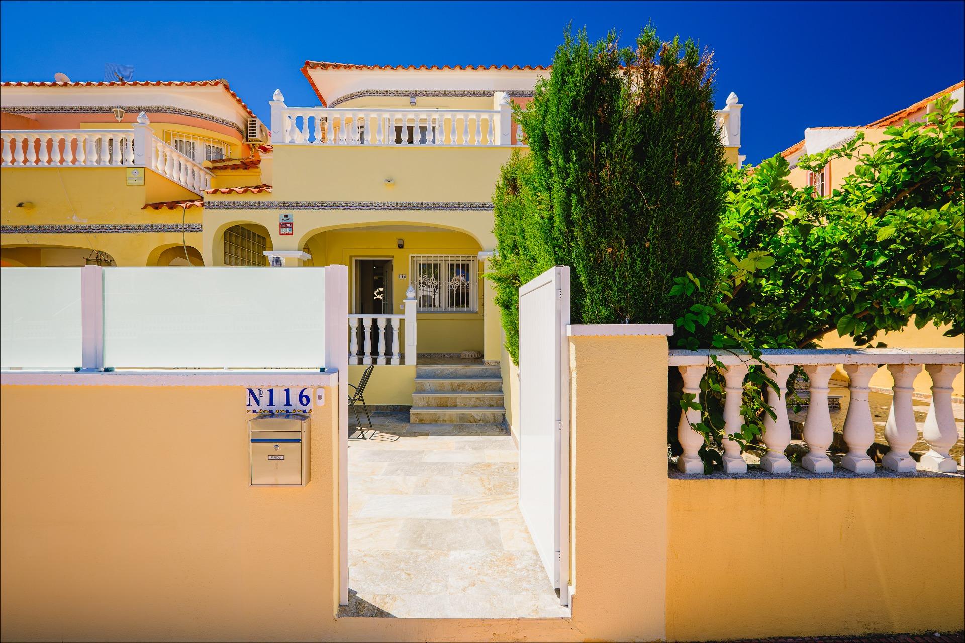 Sold - SOLD!_3 Bedroom 2 Bathroom Town House in Villamartin - Las Filipinas  - Alicante