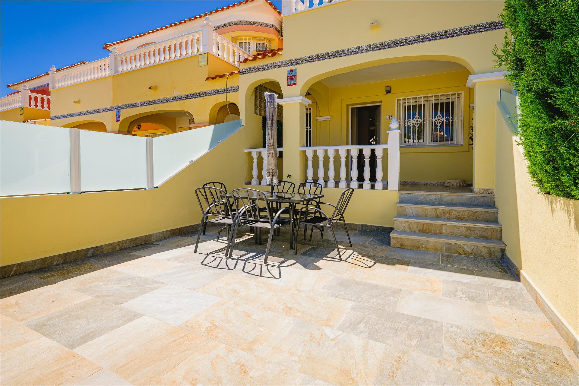 Sold - SOLD!_3 Bedroom 2 Bathroom Town House in Villamartin - Las Filipinas  - Alicante