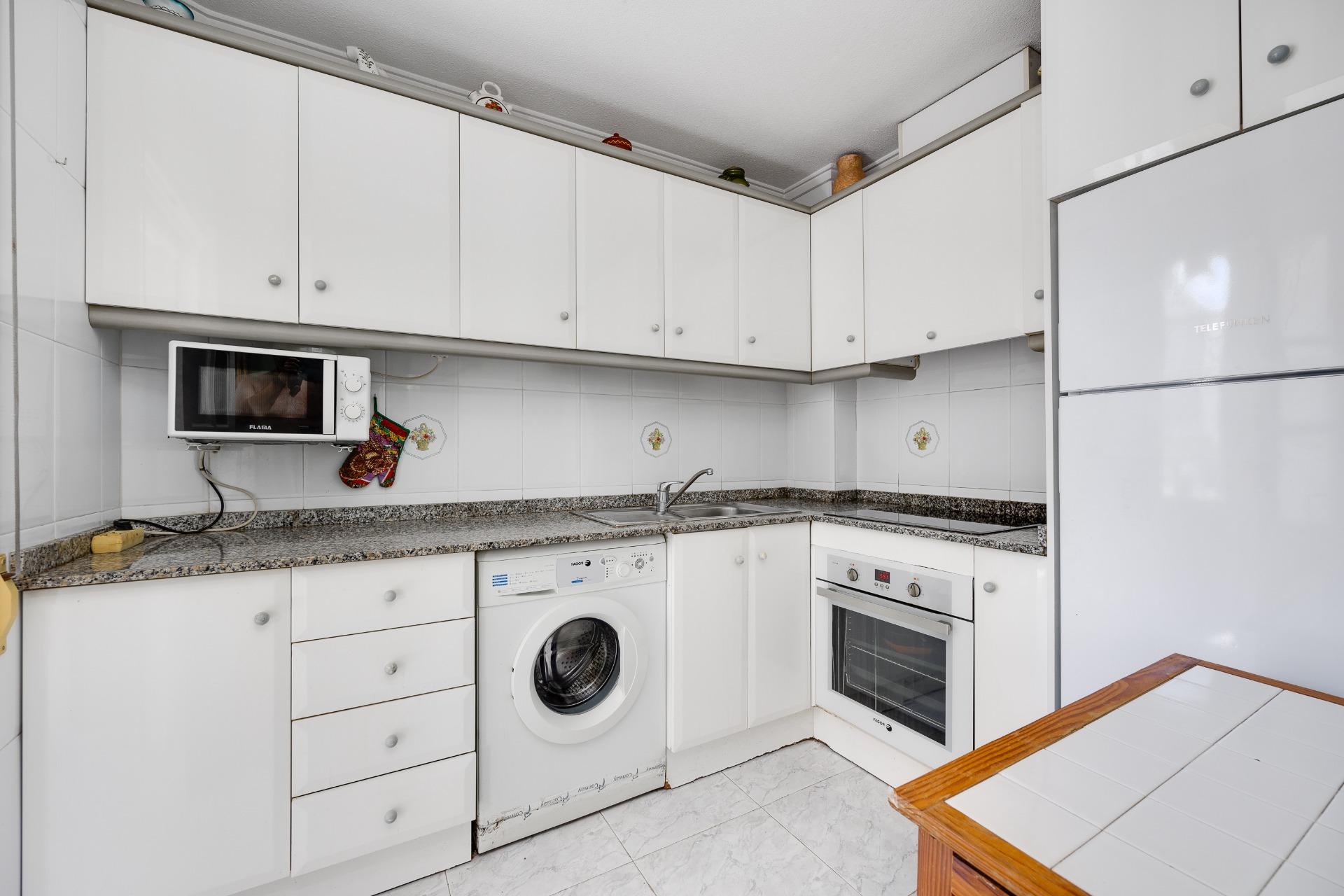 For sale - 3 Bedroom 2 Bathroom Apartment in Torrevieja - Antonio Machado  - Alicante