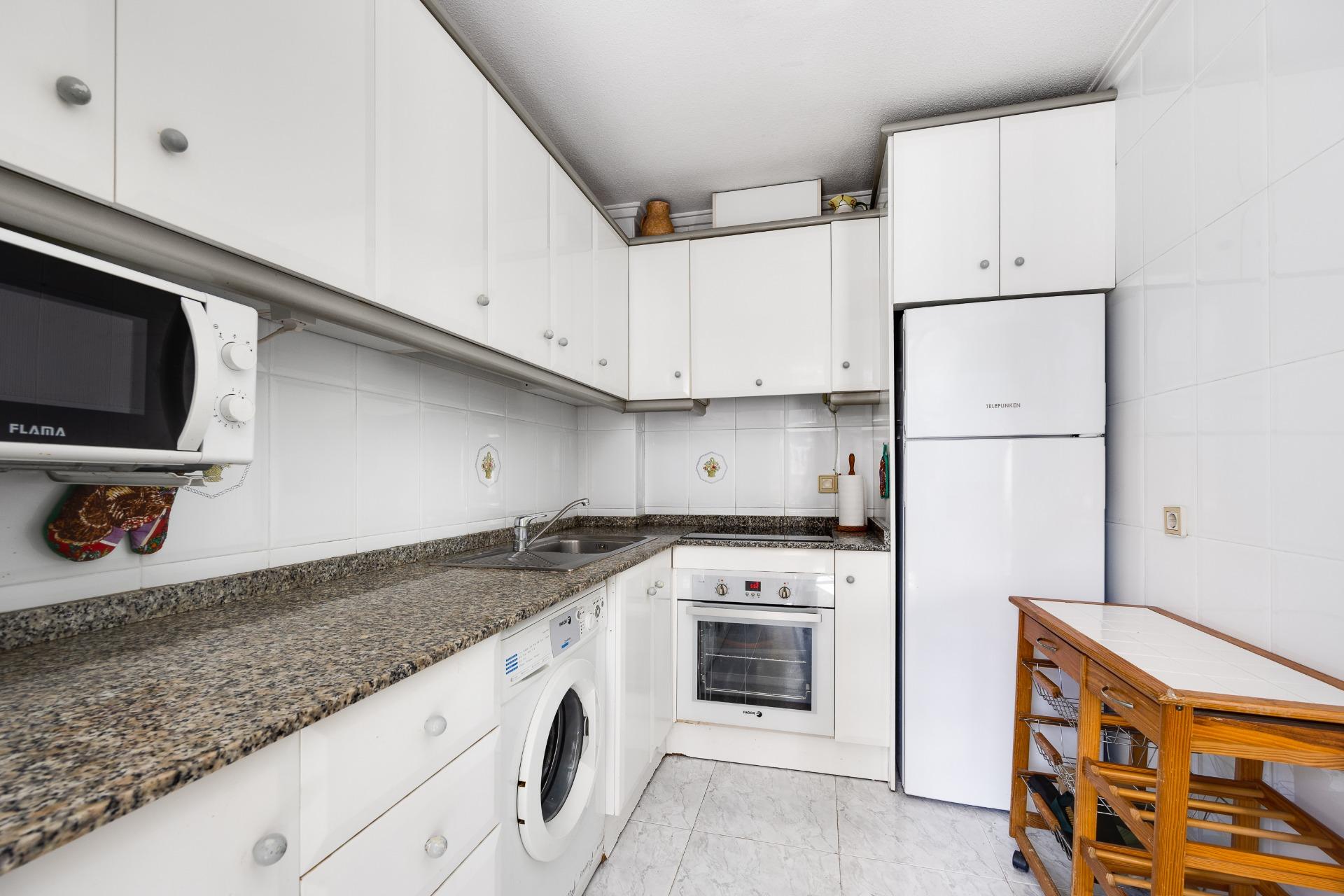 For sale - 3 Bedroom 2 Bathroom Apartment in Torrevieja - Antonio Machado  - Alicante