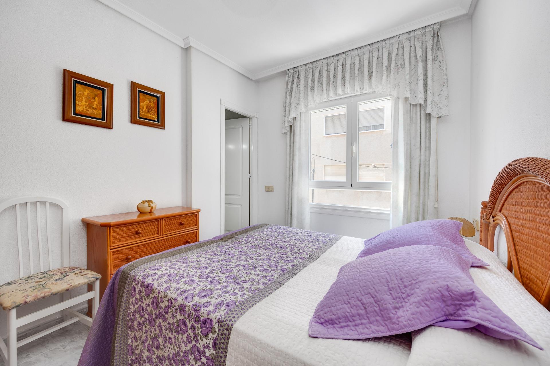 For sale - 3 Bedroom 2 Bathroom Apartment in Torrevieja - Antonio Machado  - Alicante