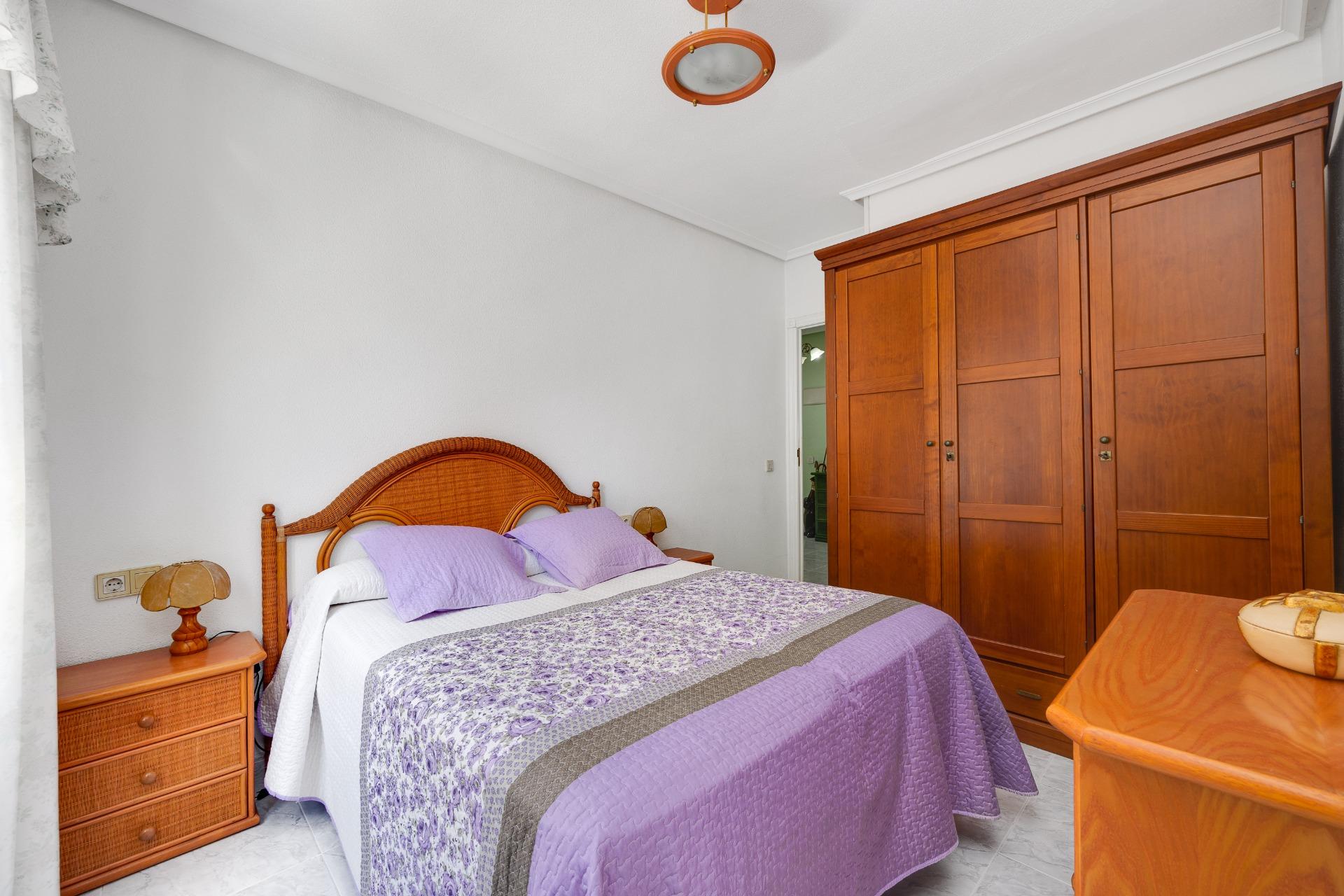 For sale - 3 Bedroom 2 Bathroom Apartment in Torrevieja - Antonio Machado  - Alicante