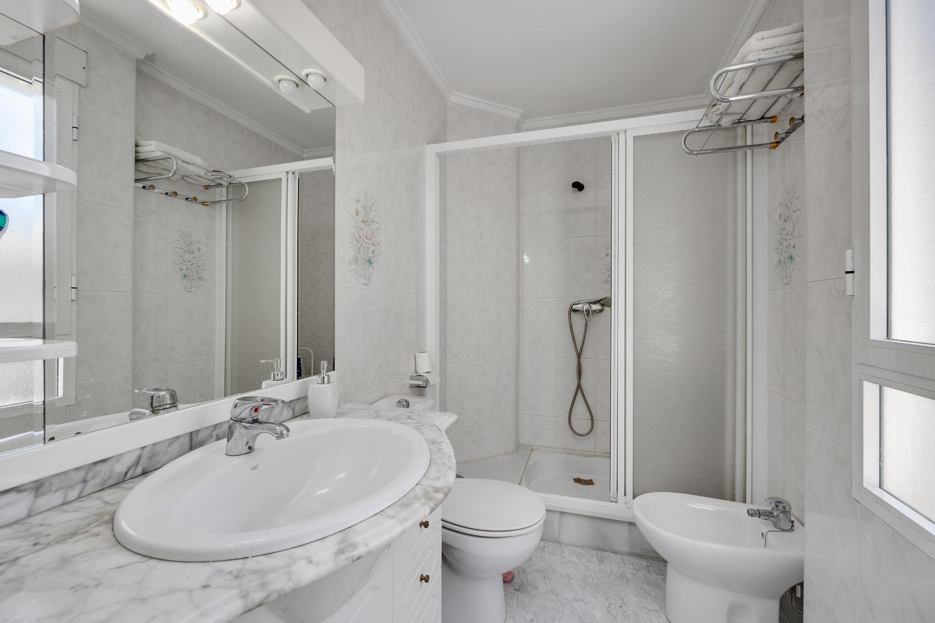 For sale - 3 Bedroom 2 Bathroom Apartment in Torrevieja - Antonio Machado  - Alicante