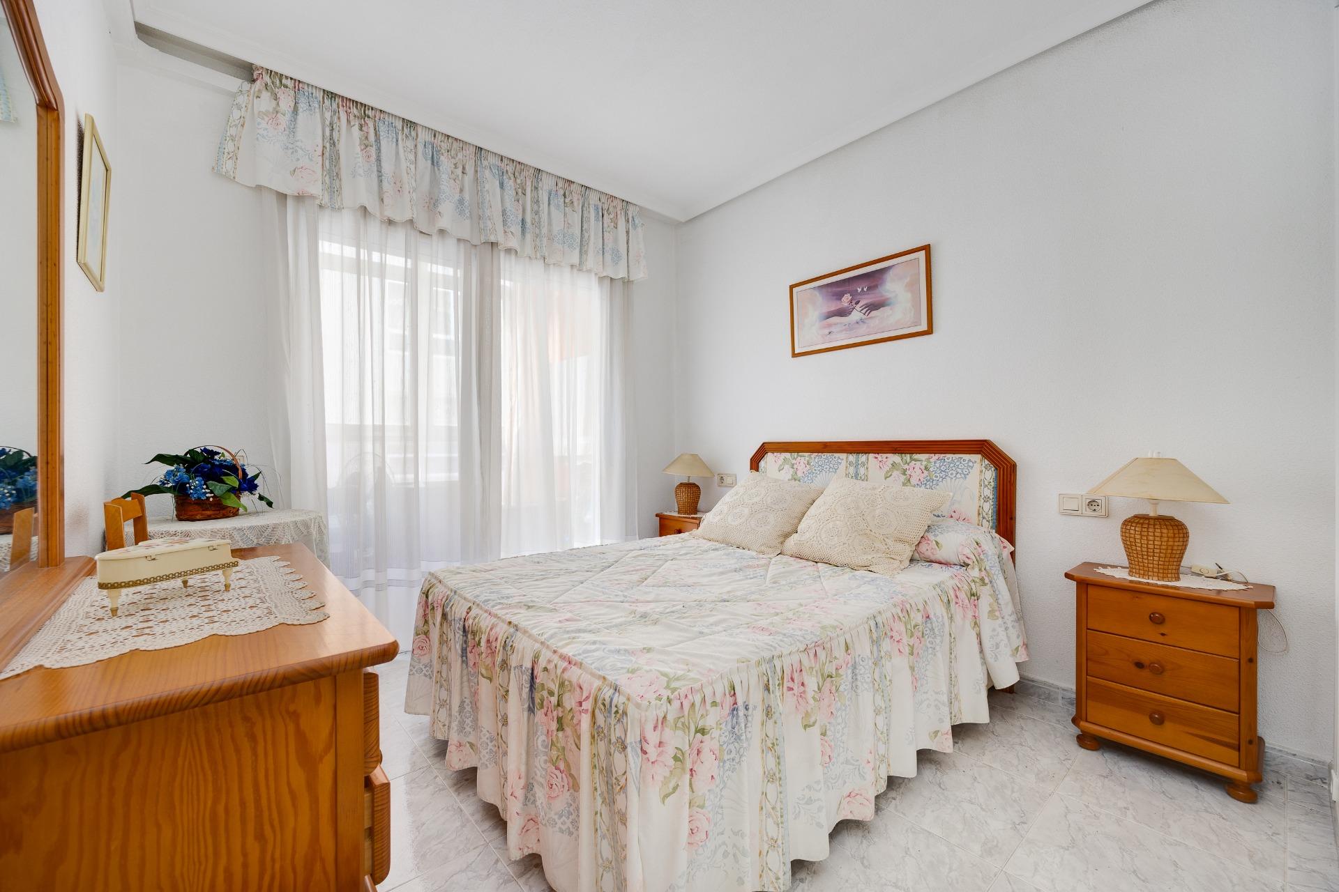 For sale - 3 Bedroom 2 Bathroom Apartment in Torrevieja - Antonio Machado  - Alicante