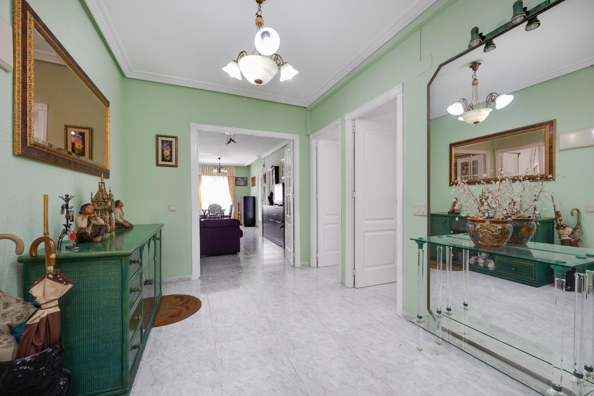 For sale - 3 Bedroom 2 Bathroom Apartment in Torrevieja - Antonio Machado  - Alicante
