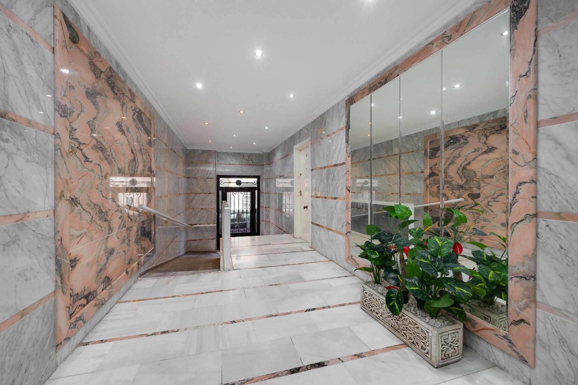 For sale - 3 Bedroom 2 Bathroom Apartment in Torrevieja - Antonio Machado  - Alicante