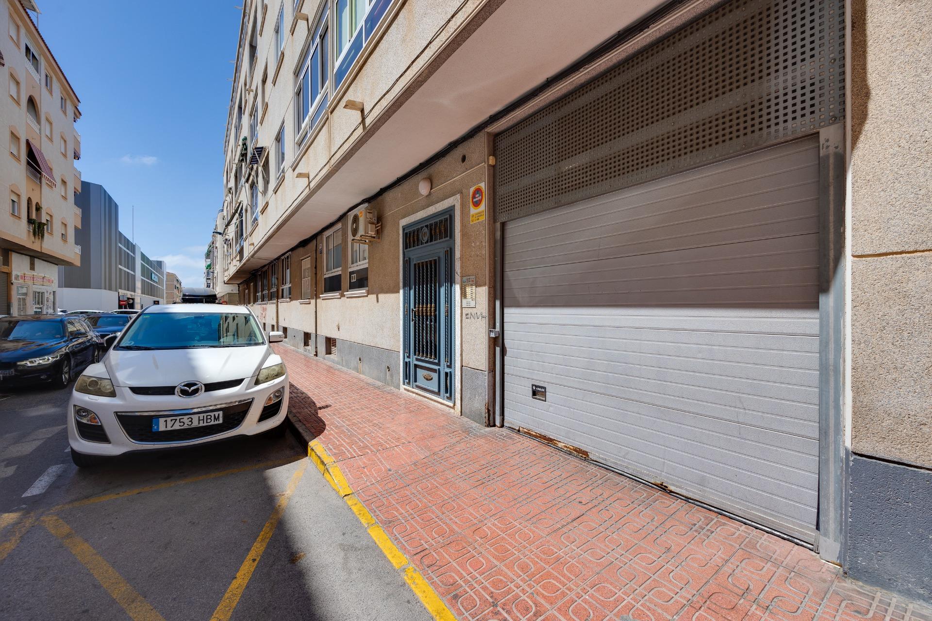 For sale - 3 Bedroom 2 Bathroom Apartment in Torrevieja - Antonio Machado  - Alicante