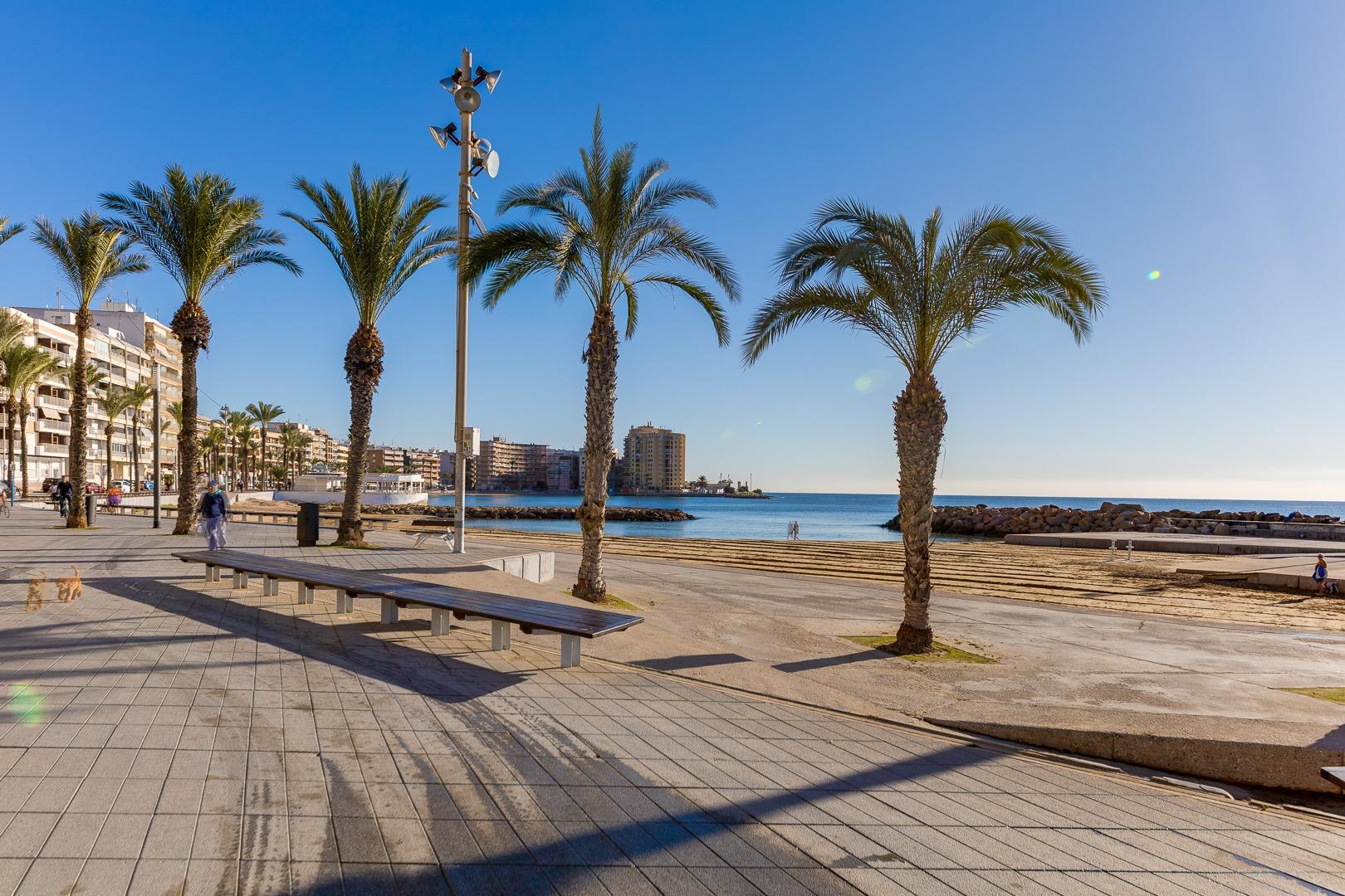 For sale - 3 Bedroom 2 Bathroom Apartment in Torrevieja - Antonio Machado  - Alicante