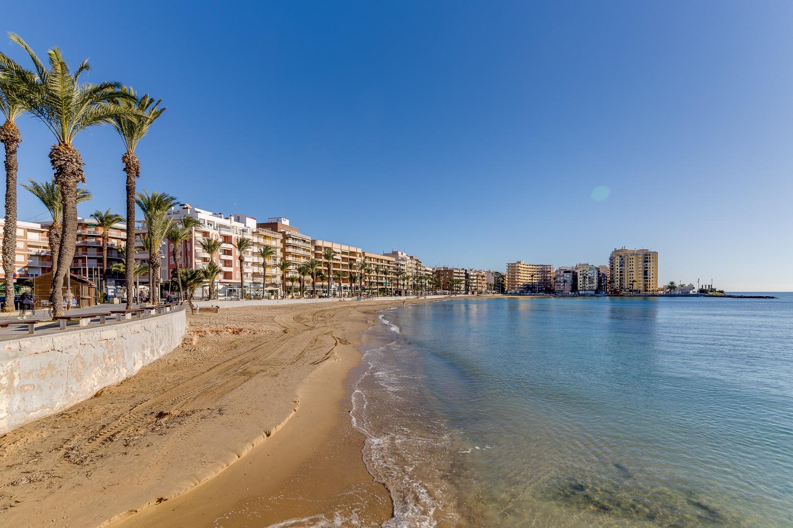 For sale - 3 Bedroom 2 Bathroom Apartment in Torrevieja - Antonio Machado  - Alicante