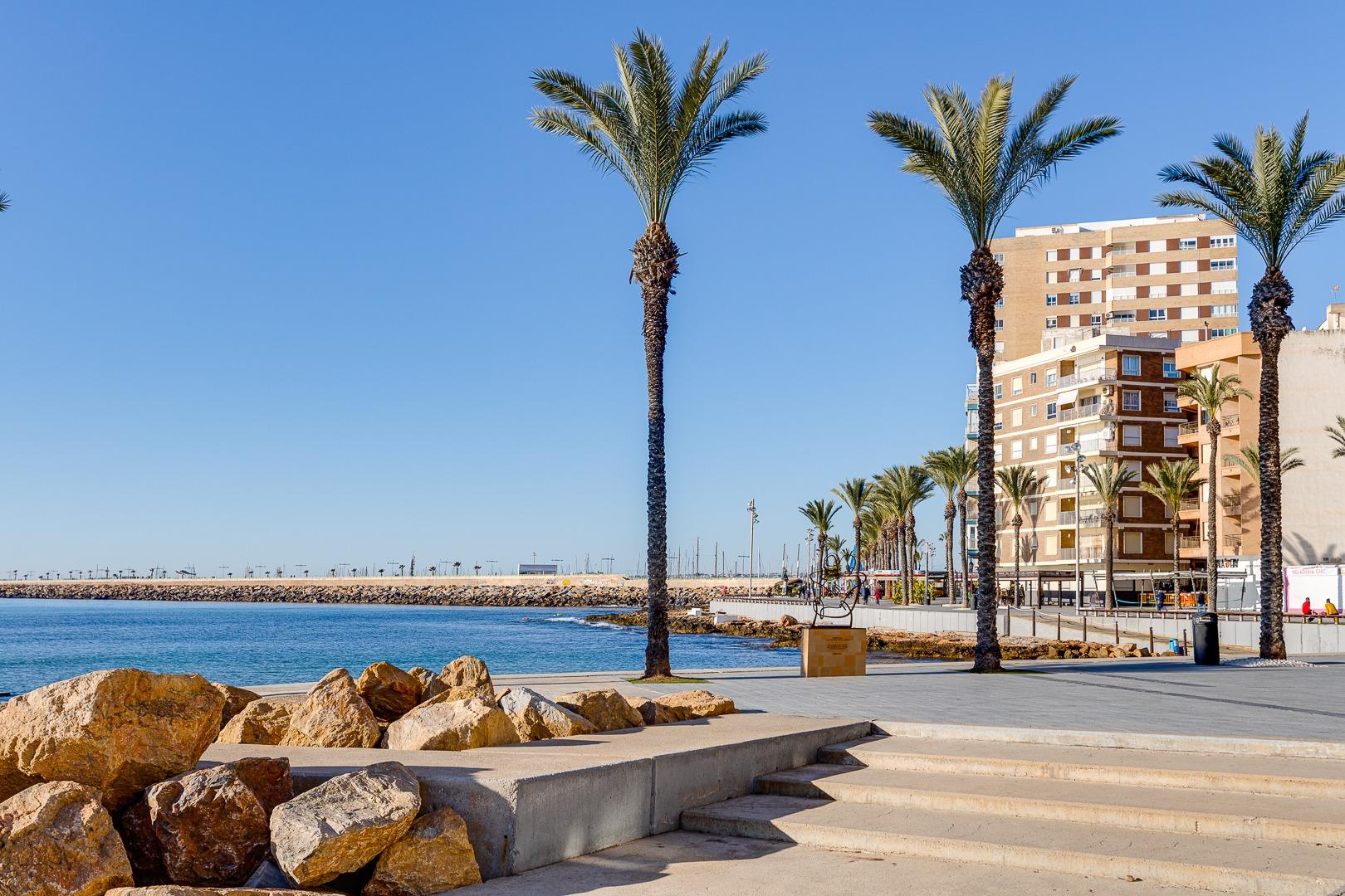 For sale - 3 Bedroom 2 Bathroom Apartment in Torrevieja - Antonio Machado  - Alicante
