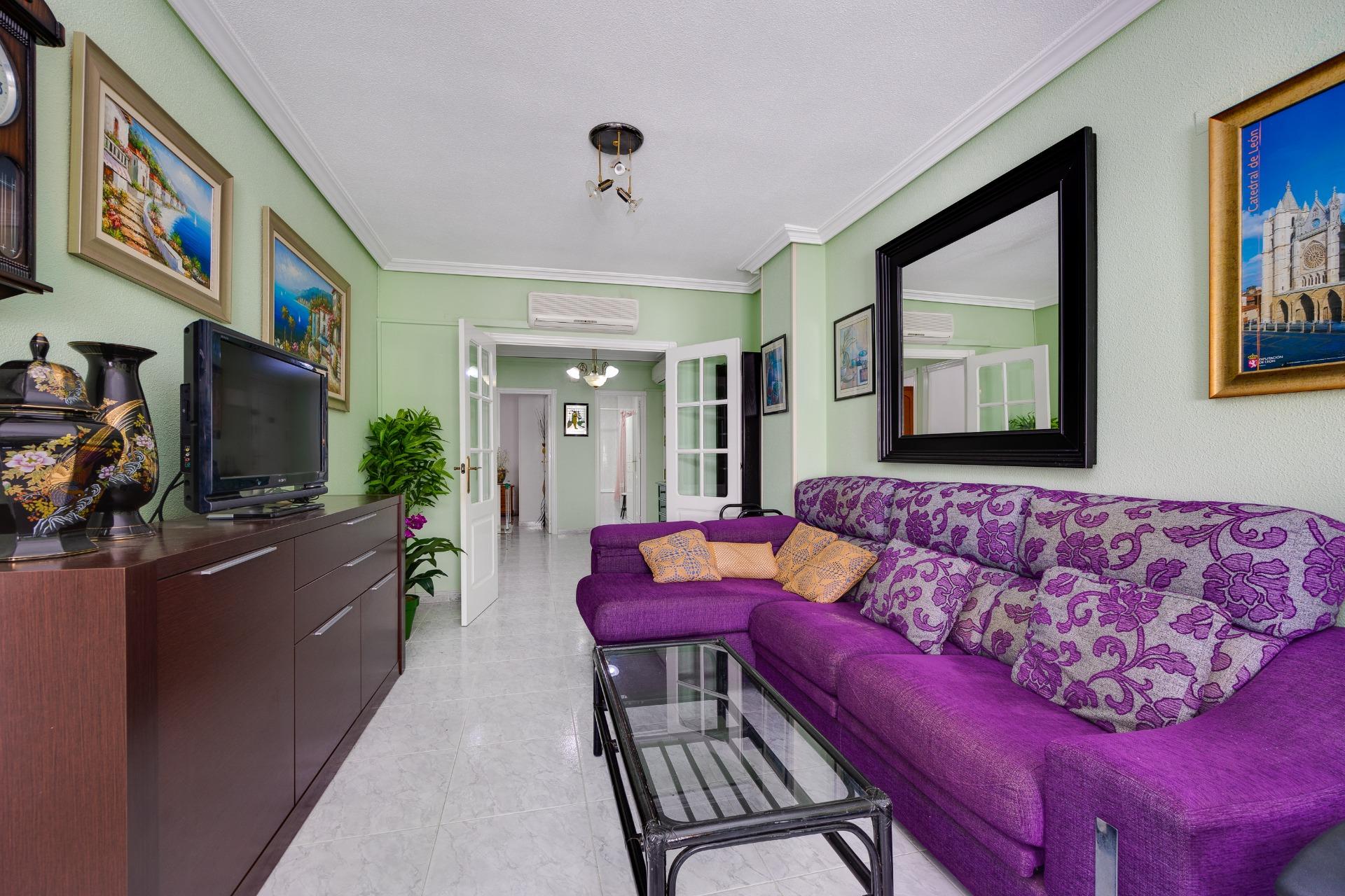 For sale - 3 Bedroom 2 Bathroom Apartment in Torrevieja - Antonio Machado  - Alicante