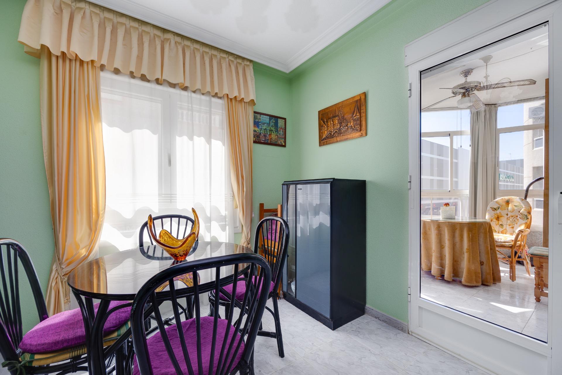 For sale - 3 Bedroom 2 Bathroom Apartment in Torrevieja - Antonio Machado  - Alicante