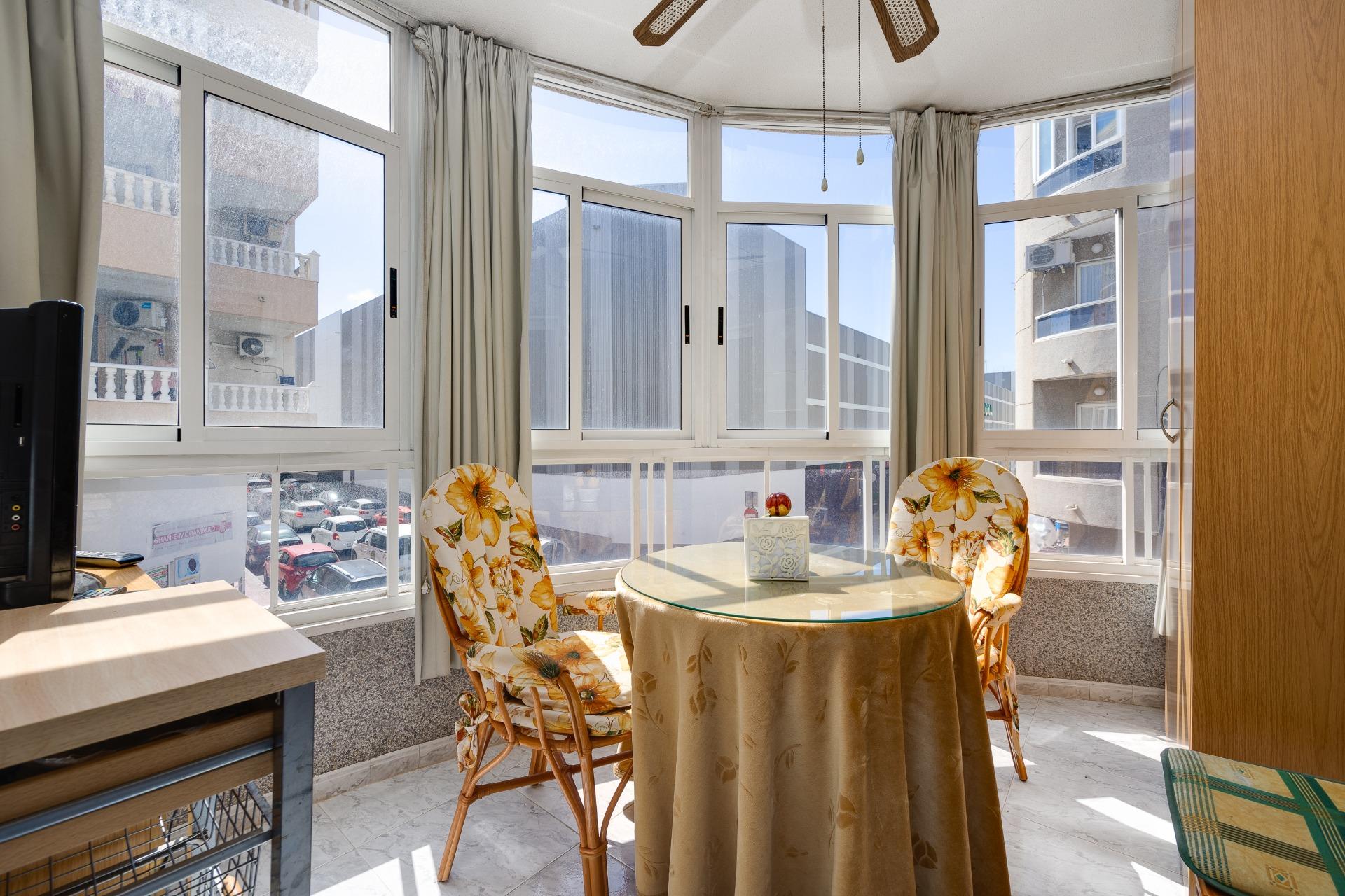 For sale - 3 Bedroom 2 Bathroom Apartment in Torrevieja - Antonio Machado  - Alicante