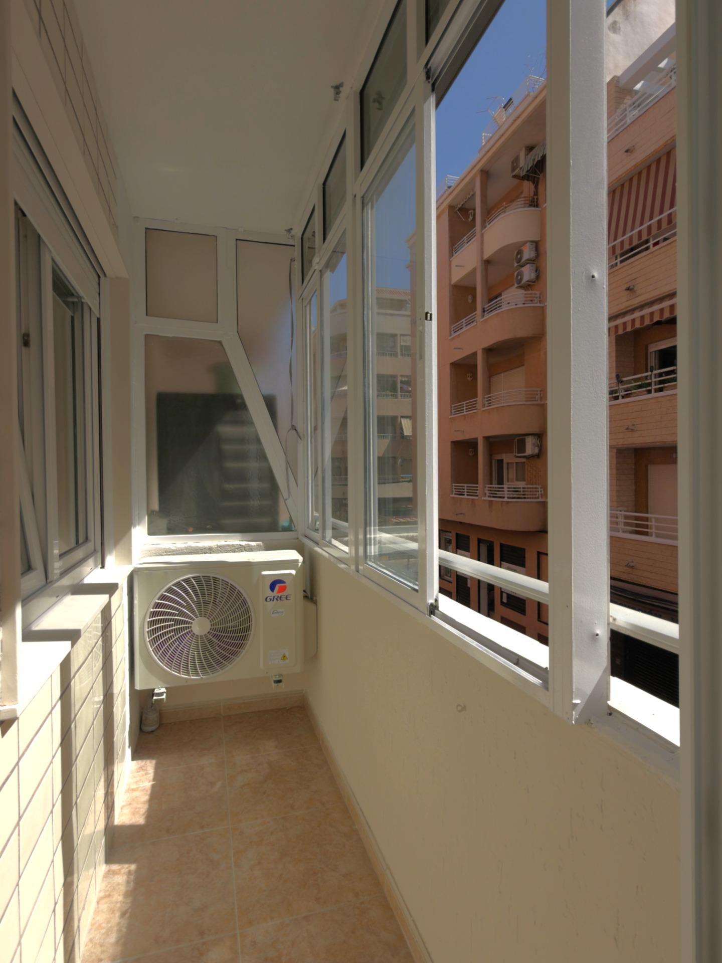 For sale - 2 Bedroom 1 Bathroom Apartment in Torrevieja - Curva Del Palangre  - Alicante