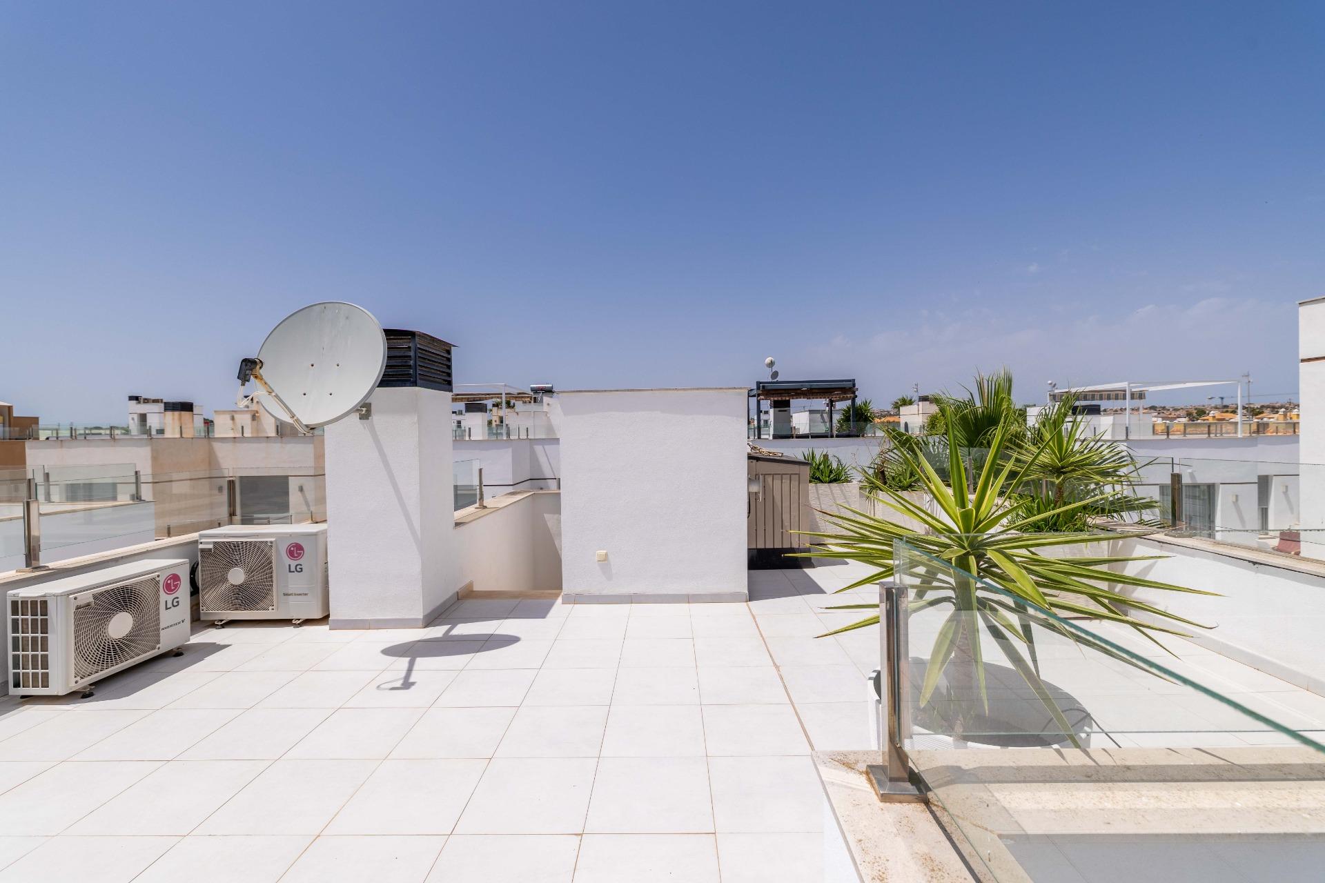 For sale - 3 Bedroom 3 Bathroom Villa in Rojales - Doña Pepa  - Alicante