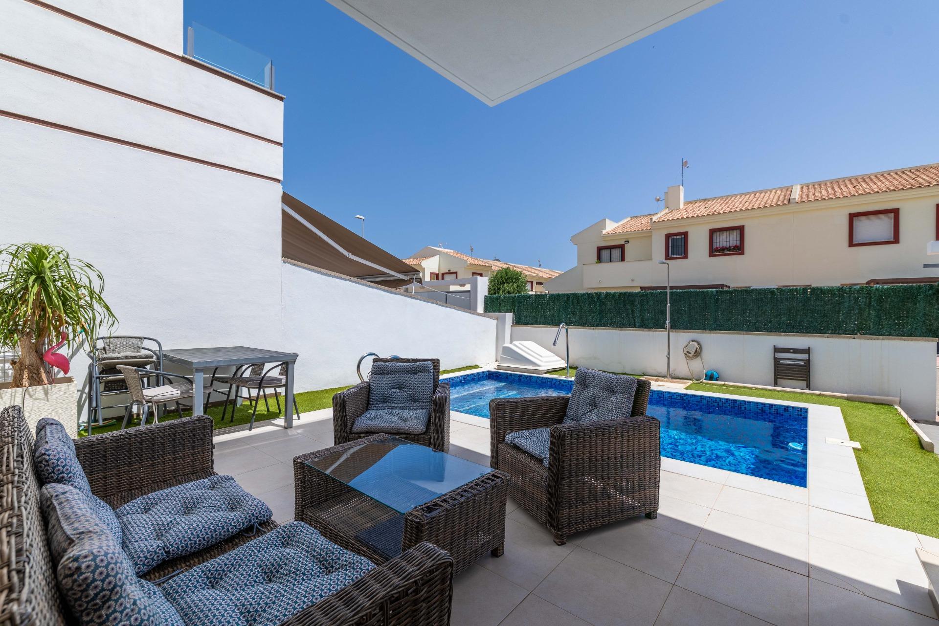 For sale - 3 Bedroom 3 Bathroom Villa in Rojales - Doña Pepa  - Alicante